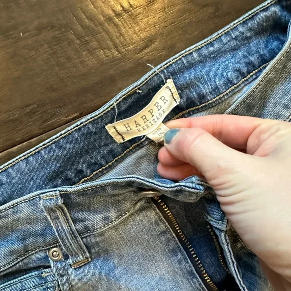 Cute distressed flare jeans - Picture 2 of 3